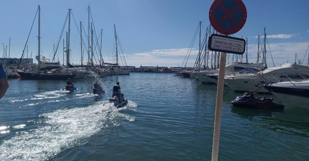 Junto A La Playa Del Cristo Cerca Del Puerto Apartamento Estepona Exterior foto