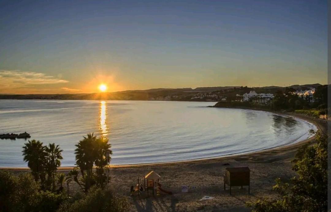 Junto A La Playa Del Cristo Cerca Del Puerto Apartamento Estepona Exterior foto