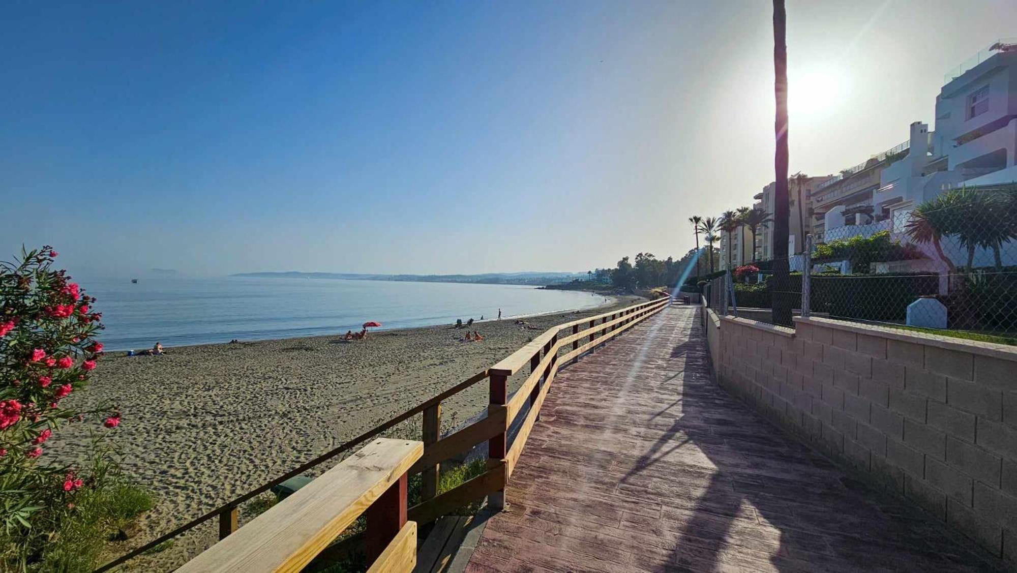 Junto A La Playa Del Cristo Cerca Del Puerto Apartamento Estepona Exterior foto