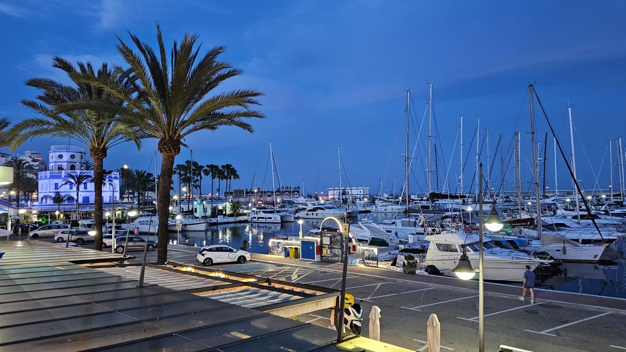 Junto A La Playa Del Cristo Cerca Del Puerto Apartamento Estepona Exterior foto