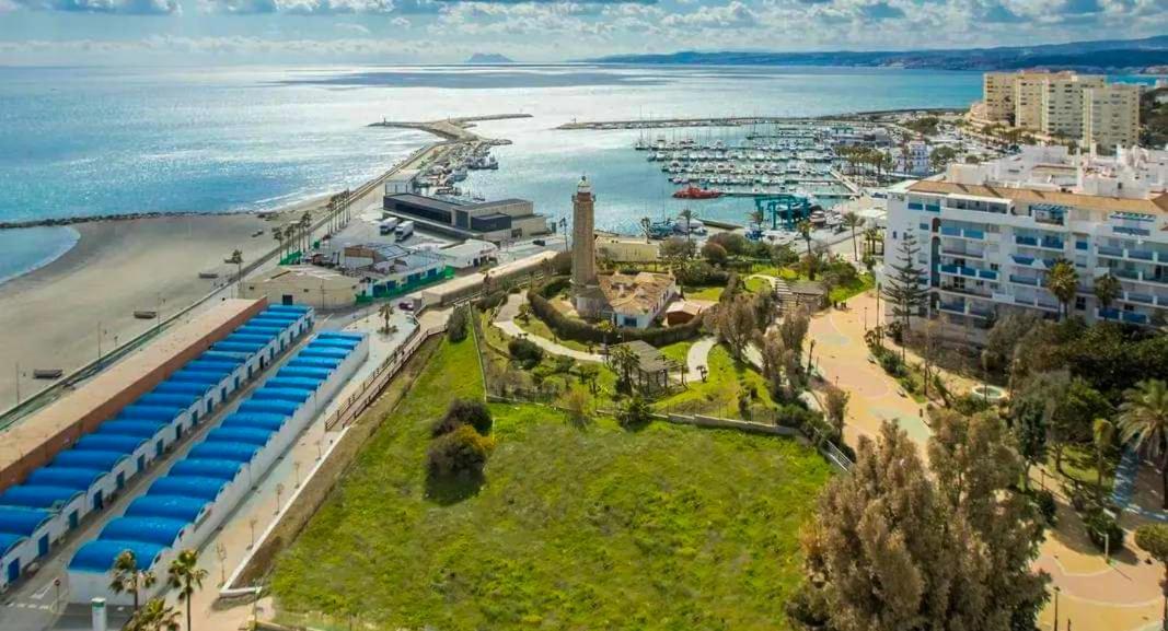 Junto A La Playa Del Cristo Cerca Del Puerto Apartamento Estepona Exterior foto